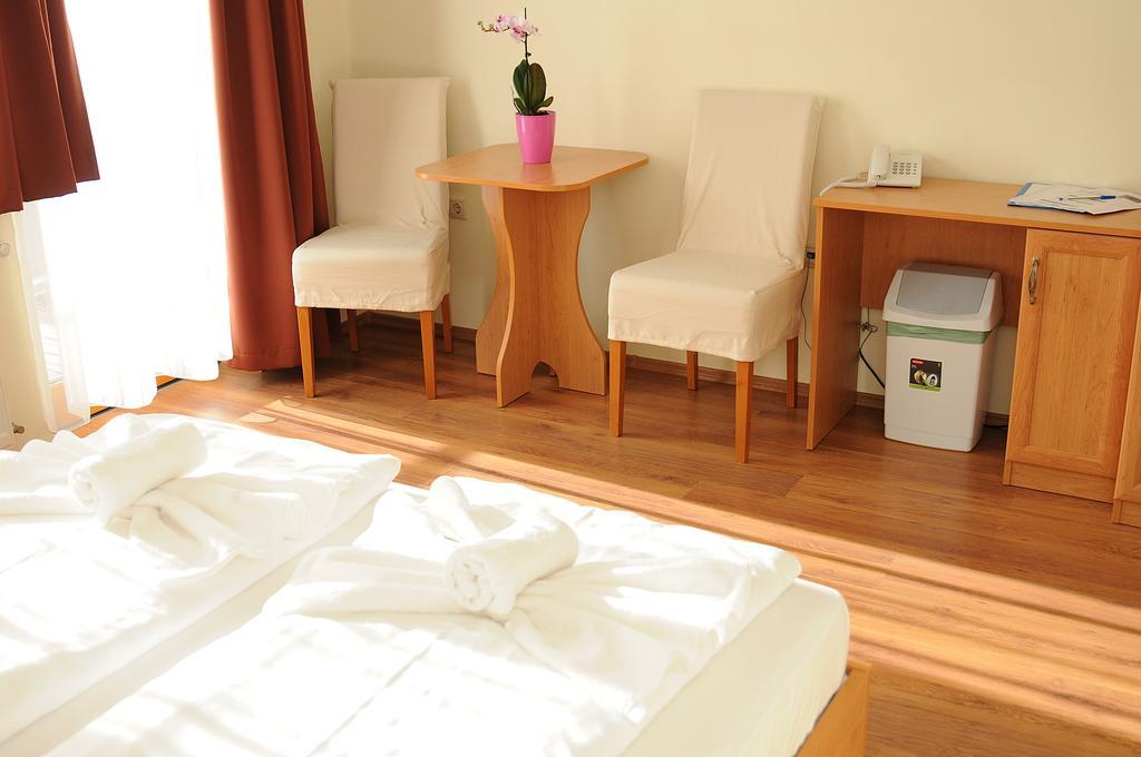 Hotel Halaszkert Badacsony Bytom Extérieur photo
